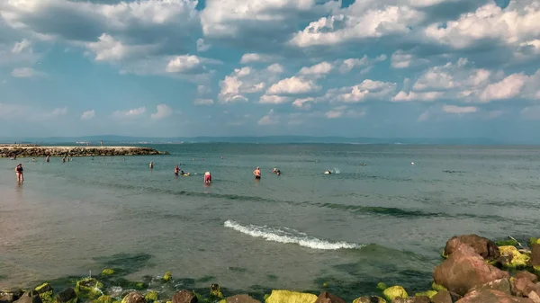Поморие Болгария Сентября 2018 Года Люди Отдыхают Пляже — стоковое фото