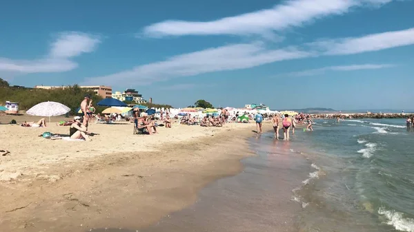 Pomorie Bulgarien September 2018 Menschen Die Sich Strand Entspannen — Stockfoto