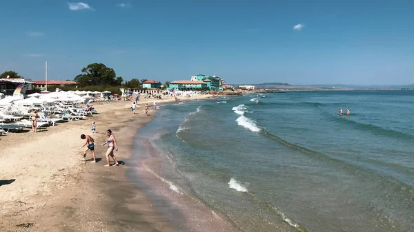 Pomorie Bulgaria Septiembre 2018 Personas Relajadas Playa —  Fotos de Stock