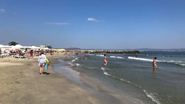 Pomorie Bulgarien September 2018 Menschen Die Sich Strand Entspannen — Stockfoto