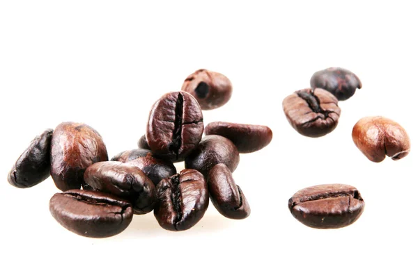 Kahve Çekirdekleri Beyaz Üzerine Izole — Stok fotoğraf