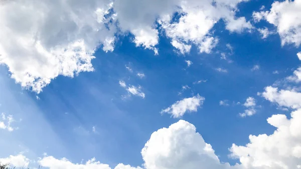 Mavi Gökyüzündeki Bulutlar — Stok fotoğraf