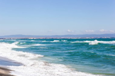 Bulgaristan 'ın Pomorie kentindeki Güzel Sahil ve İnanılmaz Deniz.