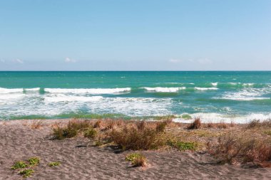 Bulgaristan 'ın Pomorie kentindeki Güzel Sahil ve İnanılmaz Deniz.