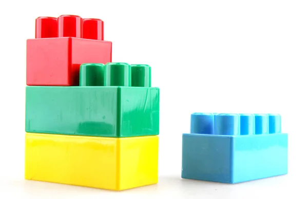 白い背景にプラスチック製のおもちゃのブロック — ストック写真