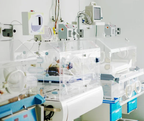 Новорожденный Ребенок Больничном Инкубаторе — стоковое фото