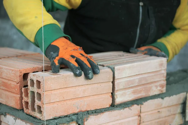 Industrial Bricklayer Installing Bricks Construction Site — Stock Photo, Image