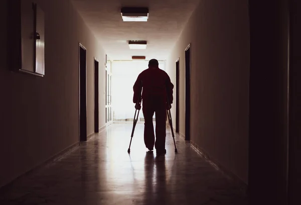 Behinderte Auf Einem Krankenhausflur — Stockfoto