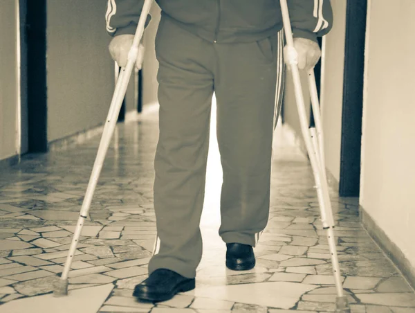 Behinderte Auf Einem Krankenhausflur — Stockfoto