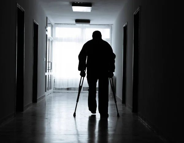 Behinderte Auf Einem Krankenhausflur — Stockfoto