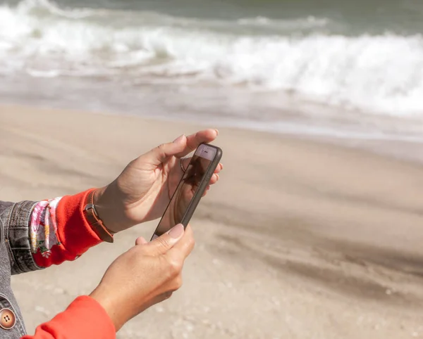 Pomorie Bulgarie Octobre 2018 Photo Une Femme Utilisant Téléphone Intelligent — Photo