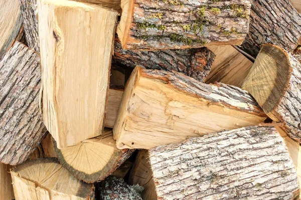 Haufen Gehäckseltes Brennholz Bild — Stockfoto
