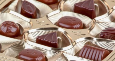 Taze çikolata bir kutu.