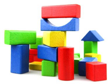 Ahşap yapı taşları üzerinde beyaz izole.