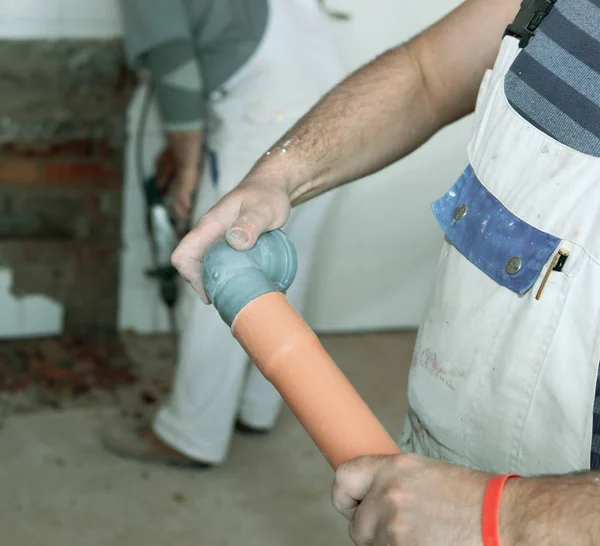 Fontanero Trabajando Fregadero Cocina — Foto de Stock