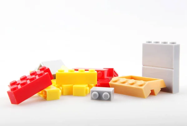 Plastic Speelgoed Blokken Geïsoleerd Witte Achtergrond — Stockfoto