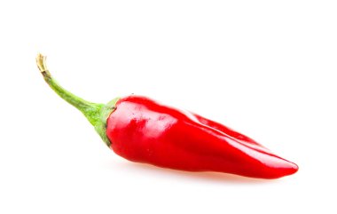 Kırmızı biber beyaz arkaplanda izole edildi
