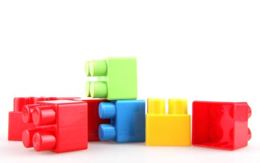 Plastik Oyuncak Blokları Oynayarak Öğrenmeyi Destekliyor