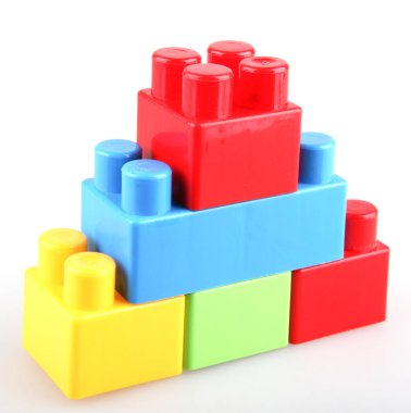 Plastik Oyuncak Blokları Oynayarak Öğrenmeyi Destekliyor