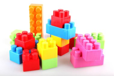 Plastik Oyuncak Blokları Oynayarak Öğrenmeyi Destekliyor