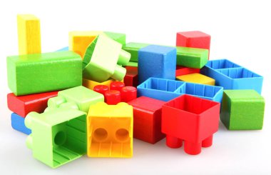 Plastik Oyuncak Blokları Oynayarak Öğrenmeyi Destekliyor