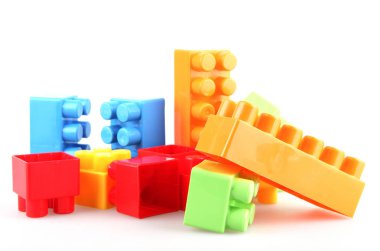 Plastik Oyuncak Blokları Oynayarak Öğrenmeyi Destekliyor