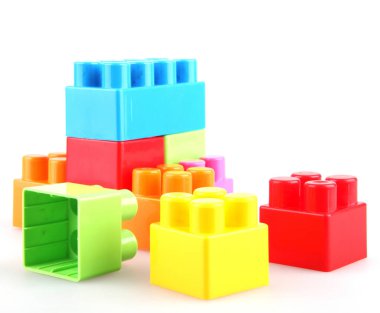 Plastik Oyuncak Blokları Oynayarak Öğrenmeyi Destekliyor