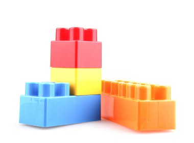 Plastik Oyuncak Blokları Oynayarak Öğrenmeyi Destekliyor