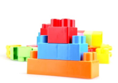 Plastik Oyuncak Blokları Oynayarak Öğrenmeyi Destekliyor