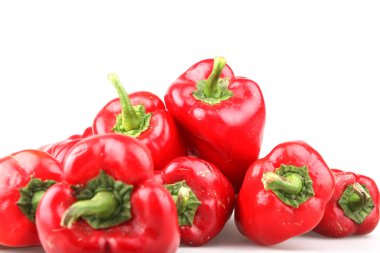 kırmızı biber beyaz arkaplanda izole edildi