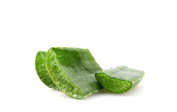 Nahaufnahme Von Aloe Vera Scheibe Auf Weißem Hintergrund — Stockfoto