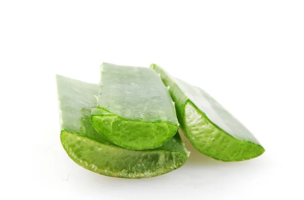 Nahaufnahme Von Aloe Vera Scheibe Auf Weißem Hintergrund — Stockfoto