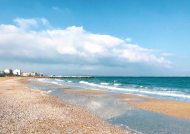 Bulgaristan 'ın Pomorie kentindeki Güzel Sahil ve İnanılmaz Deniz.