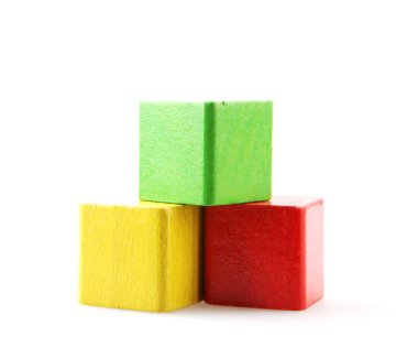 Beyaz Arkaplanda Renkli Ahşap Bloklar İzole Edildi