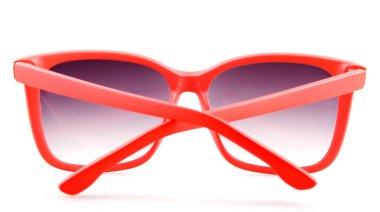 Beyaz arkaplanda izole edilmiş güneş gözlükleri