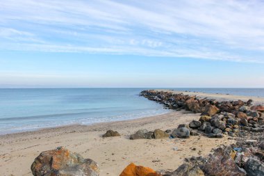 Bulgaristan 'ın Pomorie kentindeki Güzel Sahil ve İnanılmaz Deniz.