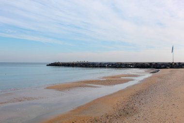 Bulgaristan 'ın Pomorie kentindeki Güzel Sahil ve İnanılmaz Deniz.