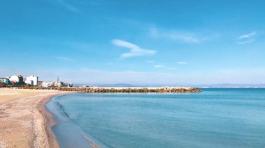 Bulgaristan 'ın Pomorie kentinde Mavi Gökyüzüne Karşı Deniz Manzarası.