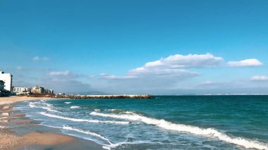 Bulgaristan 'ın Pomorie kentindeki Güzel Sahil ve İnanılmaz Deniz.