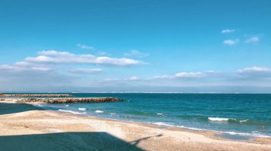 Bulgaristan 'ın Pomorie kentindeki Güzel Sahil ve İnanılmaz Deniz.