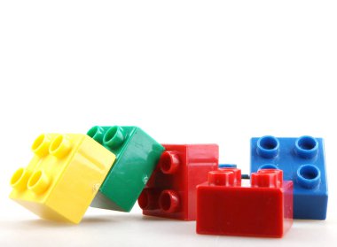 yapı taşları üzerinde beyaz izole