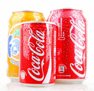 Aytos, Bulgaristan - 28 Ocak 2014: coca-cola izole beyaz zemin üzerine. Coca-Cola Mağazalar, restoranlar ve otomatlar dünya çapında satılan gazlı bir içecek olduğunu.
