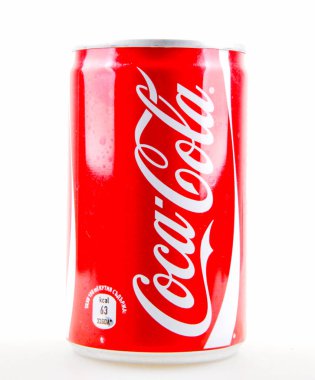 Aytos, Bulgaristan - 28 Ocak 2014: coca-cola izole beyaz zemin üzerine. Coca-Cola Mağazalar, restoranlar ve otomatlar dünya çapında satılan gazlı bir içecek olduğunu.