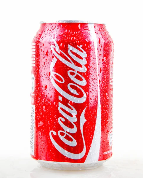 Aytos Bulgaria Enero 2014 Coca Cola Aislada Sobre Fondo Blanco — Foto de Stock