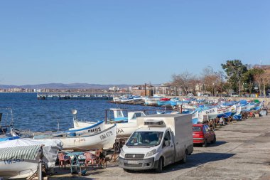 Pomorie, Bulgaristan - Februari 01, 2019: Ahyolu, Bulgaristan kasaba görünümünden.
