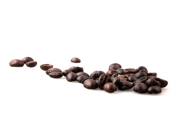 Rostade Kaffebönor Över Vit Bakgrund — Stockfoto