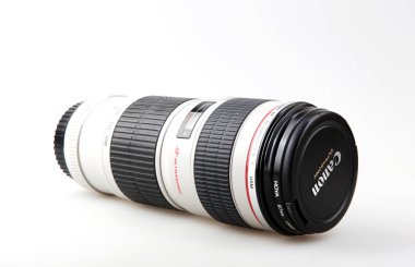 Ahyolu, Bulgaristan - 01 Mart 2019: Canon Ef 70-200mm f / 4l Usm objektif. Canon Inc. Bir Japon çokuluslu şirket görüntüleme ve optik ürünleri imalatında uzmandır. 