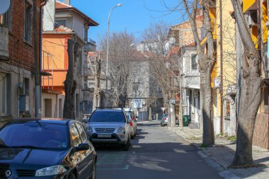Ahyolu, Bulgaristan - 02 Mart 2019: Bahar yürüyüşte şehrin merkezi bölümü üzerinden.