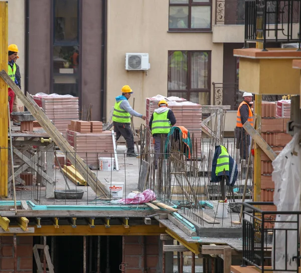 Pomorie Bulgaria Marzo 2019 Albañil Preparando Colocación Ladrillos Pared — Foto de Stock