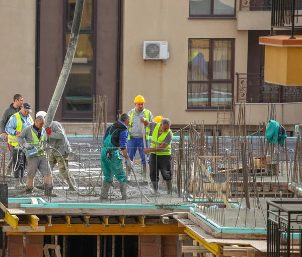 Pomorie Bulgaria Marzo 2019 Trabajadores Construcción Vierten Cemento Para Nuevo — Foto de Stock